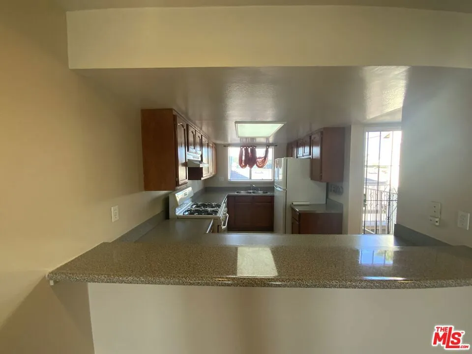 620 W Hyde Park Boulevard 309, Inglewood, California 90302 home-pic-6